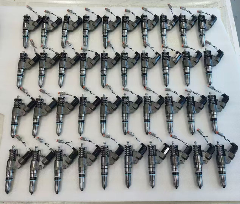 Cummins M11 diesel injector 3037772 3081319 3087557 3411754 3411755 4928517 3411753 3037772 - Fuel Injector